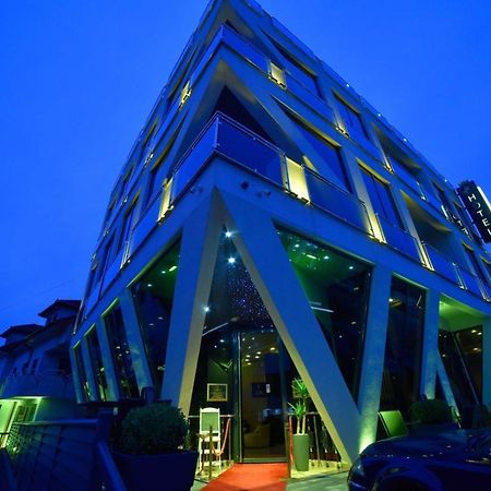 Hotel Palace Велика-Кладуша Экстерьер фото