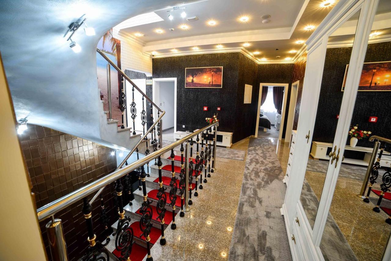 Hotel Palace Велика-Кладуша Экстерьер фото